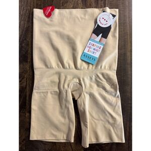 Assets by Spanx Shaping High Waist Short Nude Size L